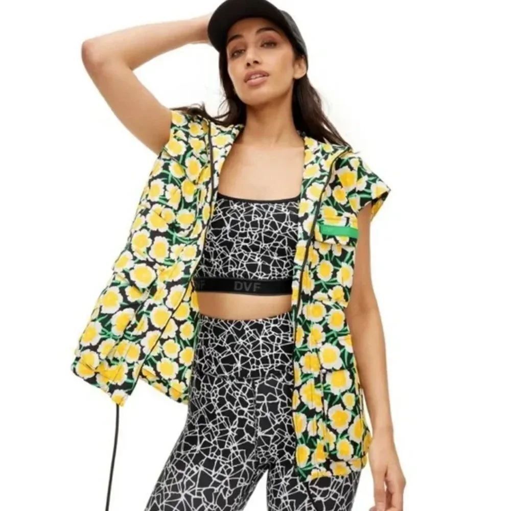 DVF x Target XL Nylon Packable Yellow Poppy Short Sleeve Hooded Utility Vest
